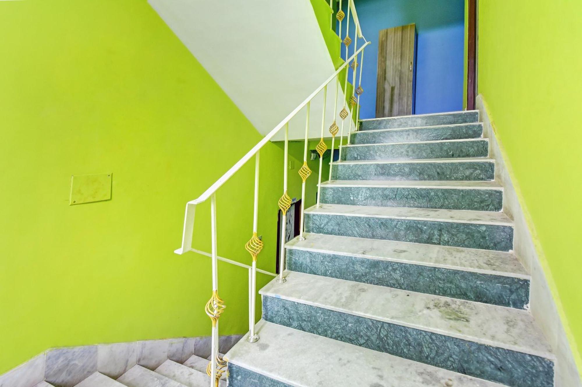 Hotel O Ankit Guest House Калькутта Экстерьер фото